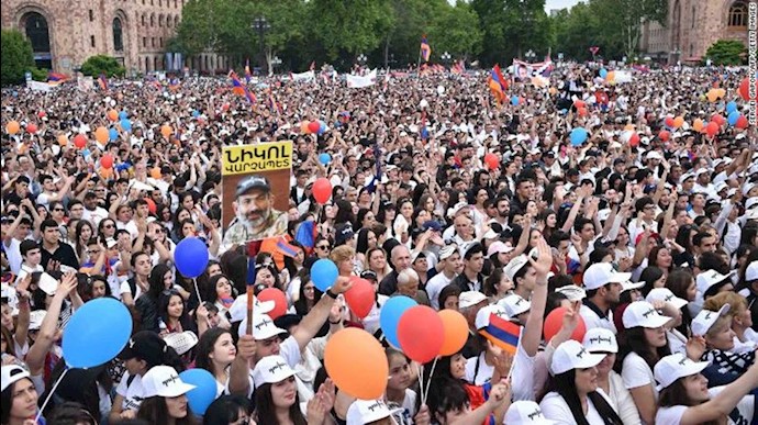 طرفداران  نیکول پاشینیان در میدان اصلی پایتخت