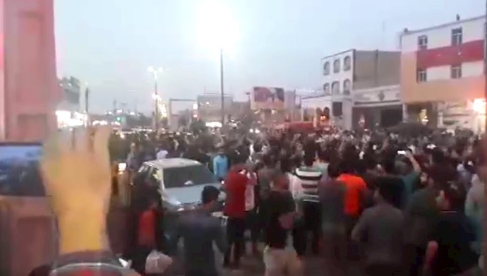 تظاهرات مردم خرمشهر با شعار هیهات مناالذله ۹تیر ۹۷