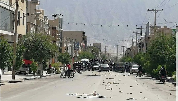 تصویری از درگیریهای مردم کازرون با یگانهای ویژه رژیم ایران