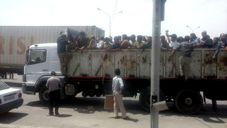 اعتصاب و اعتراض رانندگان کامیون در پایانه بار بندرعباس
