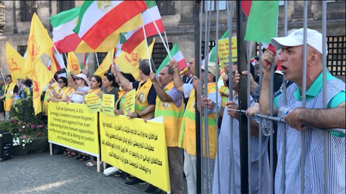 تظاهرات ایرانیان - فراخوان به محاکمه دیپلمات تروریست رژیم ایران - آمستردام هلند