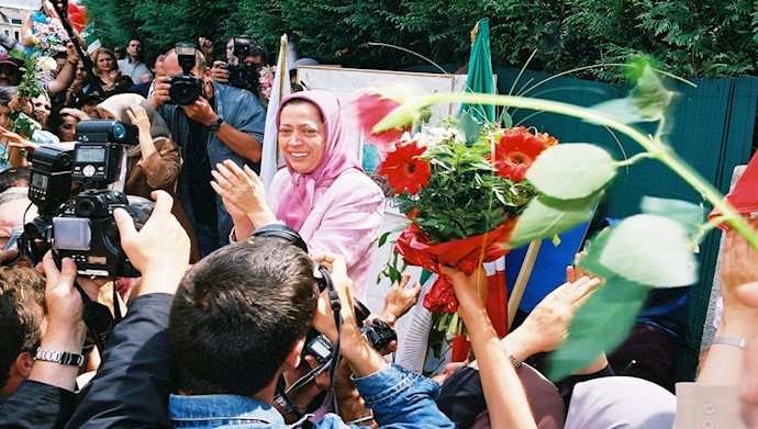 آزادی رئیس جمهور برگزیده مقاومت در ۱۲تیر ۱۳۸۲، از شکوهمندترین لحظههای تاریخ مقاومت مردم ایران