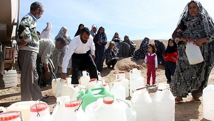 زنان و کودکان بیگناه در روستا ها از نبود آب بیشتر رنج می‌برند