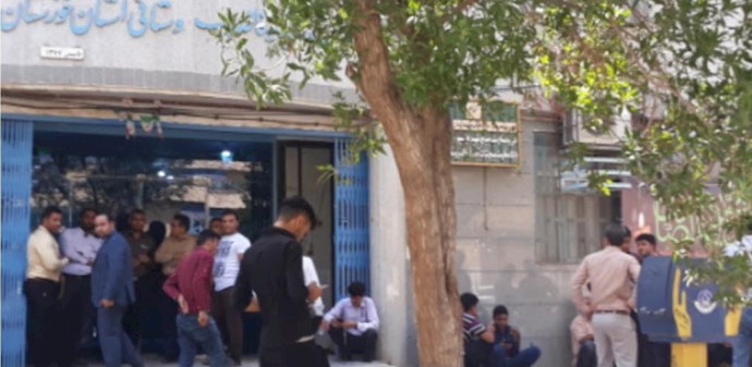 اهواز.تجمع جمعی از کارگران شرکت آب وفاضلاب روستایی