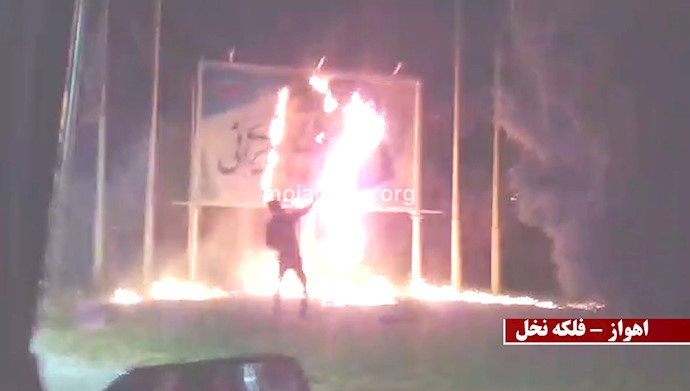 به آتش کشیدن بنر خامنه ای در شهرهای ایران - فعالیت کانونهای شورشی 
