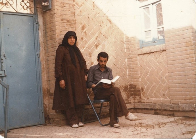 مادر سلطانی همراه با مجاهد شهید علی سلطانی در شهرستان سنقر.jpg
