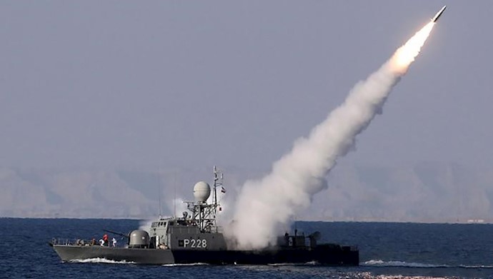 آزمایش موشک در رزمایش دریایی رژیم ایران - عکس آرشیو