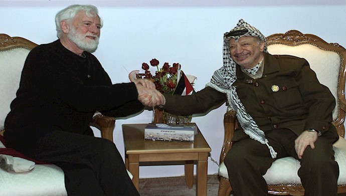 یوری آونری و یاسر عرفات رهبر جنبش فلسطین