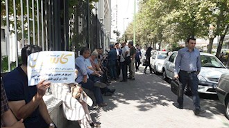 تهران.تجمع غارت شدگان کاسپین و البرز ایرانیان در مقابل بانک مرکزی