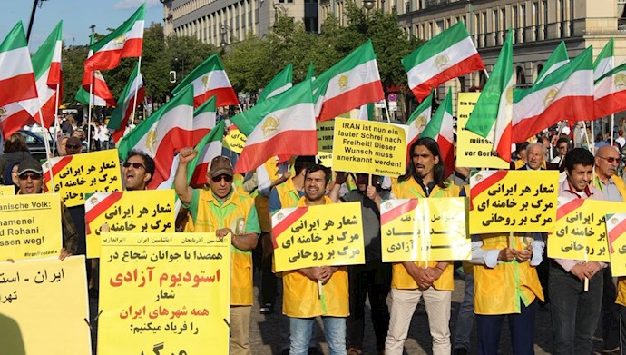 تظاهرات ایرانیان آزاده و اشرف‌نشانها در برلین در حمایت از تظاهرات و قیام مردم ایران