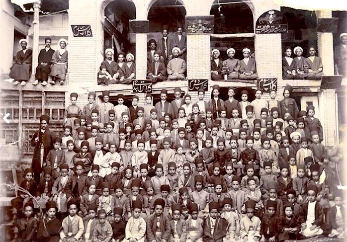 مدرسه شریعت شیراز در ابتدای دوران مشروطه