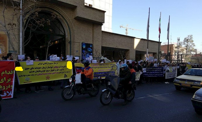 تجمع اعتراضی حواله‌داران ایران خودرو در تهران