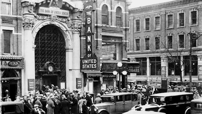 ۶ فوریه ۱۹۳۳ - ۱۷ بهمن: بحران اقتصادی آمریکا و بسته شدن بانک‌ها