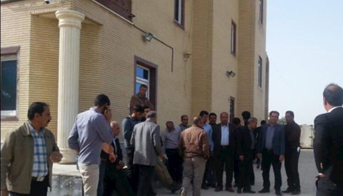تجمع اعتراضی کارگران پیمانی شرکت آب و فاضلاب روستایی دشتستان