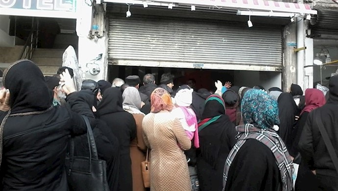 هجوم مردم برای خرید گوشت یخ‌زده