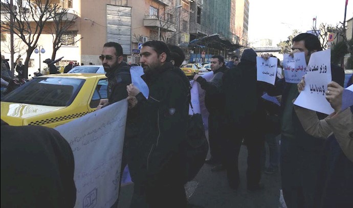 تجمع اعتراضی حواله‌داران ایران خودرو در تهران