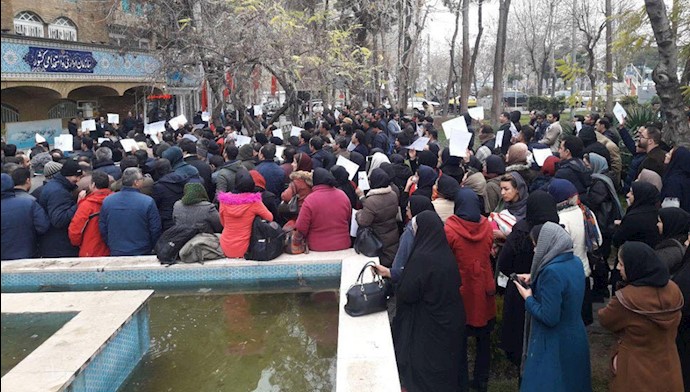 ‌تجمع اعتراضی کارمندان صندوق بیمه کشاورزی از سراسر کشور در تهران