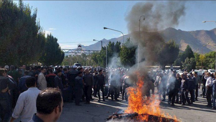 اعتراضات کارگران آذرآب اراک در فضای امنیتی شدید