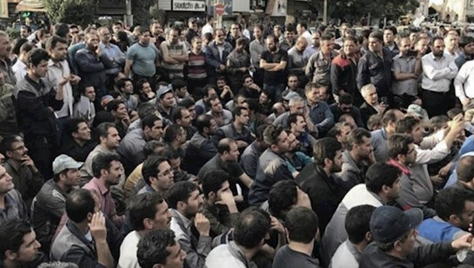 تجمع اعتراضی کارگران آذرآب اراک