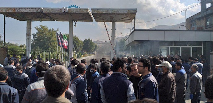اراک. حضور اعتراضی خانوادهای کارگران بازداشتی آذرآب و حمله نیروی سرکوبگر انتظامی ۲۹مهر۹۸
