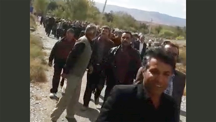تجمع اعتراضی کشاورزان خشمگین خوراسگان در اصفهان