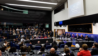 مریم رجوی در پارلمان اروپا - استراسبورگ – معرفی کتاب جنایت علیه بشریت - قتل‌عام ۶۷