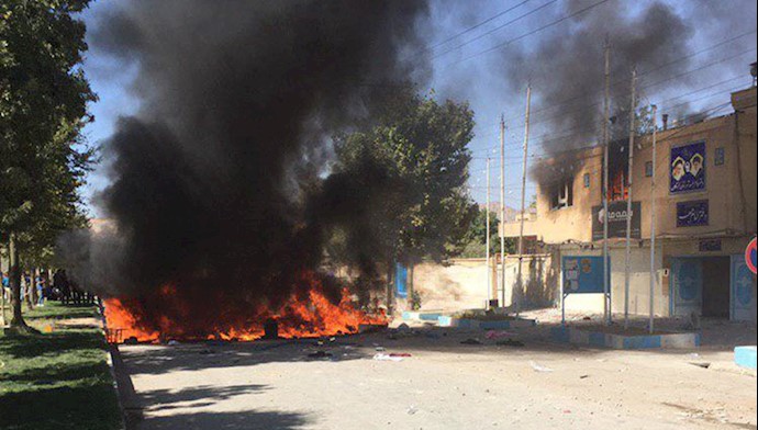 به آتش کشیدن دفتر امام  جمعه  رژیم  در لردگان ۱۳مهر۹۸