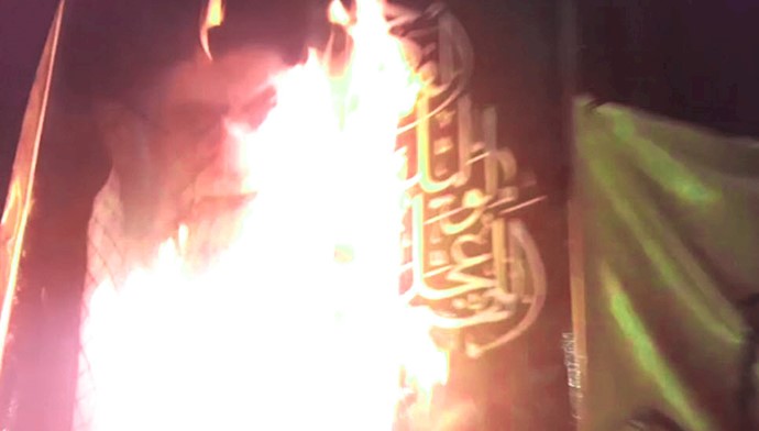 آتش زدن تصاویر خامنه‌ای در شهرهای ایران