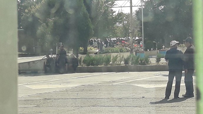 اراک. حضور اعتراضی خانوادهای کارگران بازداشتی آذرآب و حمله نیروی سرکوبگر انتظامی ۲۹مهر۹۸