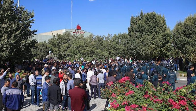 تجمع اعتراضی  کارگران آذرآب اراک - ۱۵مهر۹۸