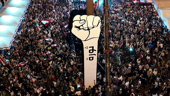 برپا کردن نماد مشت انقلاب در لبنان
