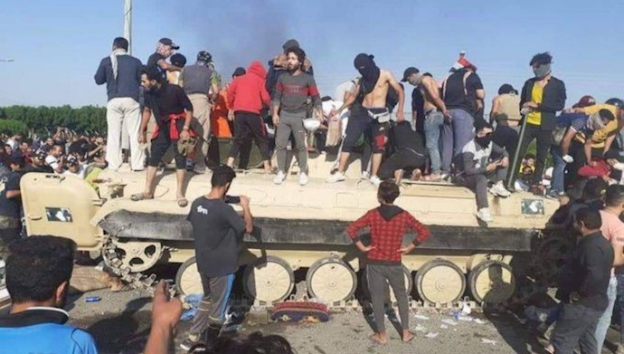 تسخیر نفربر زرهی توسط جوانان قیام‌آفرین عراق در ام قصر‌