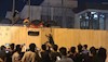 محاصره کنسولگری رژیم در کربلا و به آتش کشیدن پرچم خرچنگ‌نشان رژیم