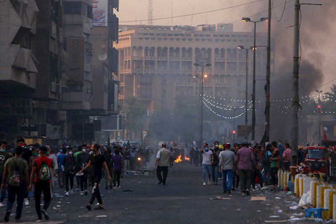 شلیک نارنجک‌های اشک‌آور علیه صدها معترض در میدان الخلانی بغداد