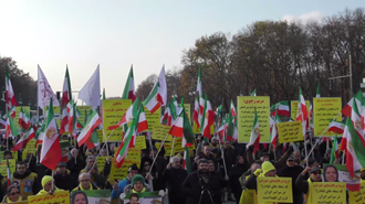 تظاهرات  در برلین در حمایت از قیام ایران 