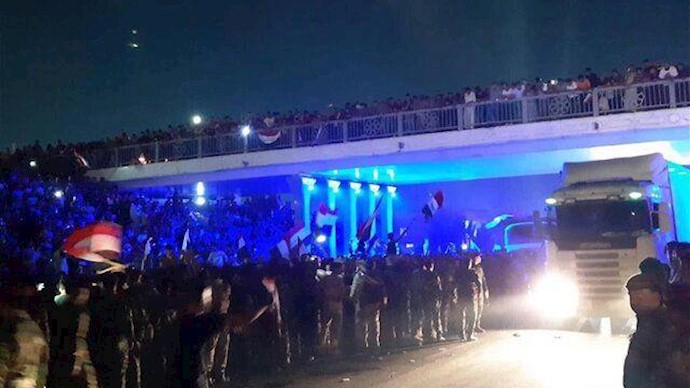 مسدود کردن اتوبان الدوره در بغداد توسط انقلابیون و جوانان قیامی