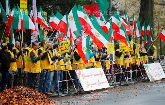 تظاهرات هواداران مجاهدین در آلمان د رحمایت از قیام سراسری مردم ایران علیه آخوندهای حاکم