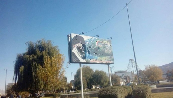 تخریب بنر خامنه ای
