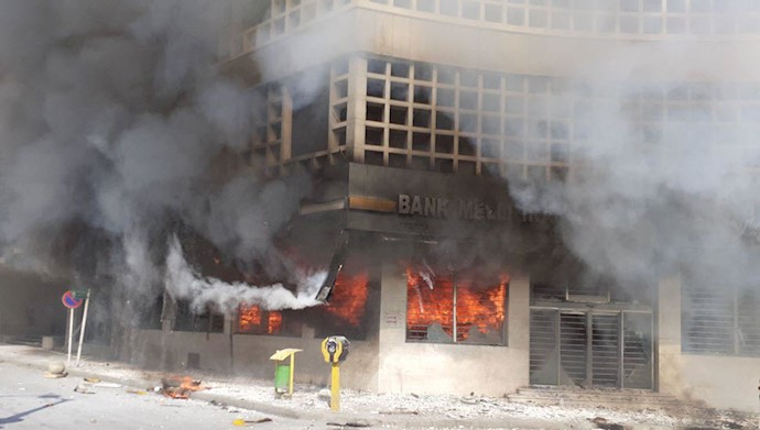 به آتش کشیدن بانک ملی بهبهان توسط مردم و جوانان