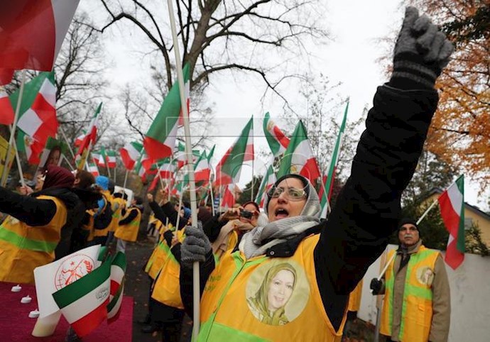 تظاهرات هواداران مجاهدین در آلمان د رحمایت از قیام سراسری مردم ایران علیه آخوندهای حاکم