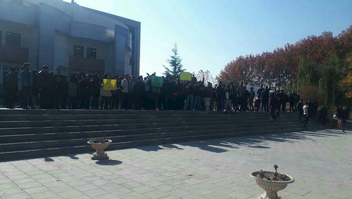 اعتراض دانشجویان ارومیه علیه گرانی بنزین