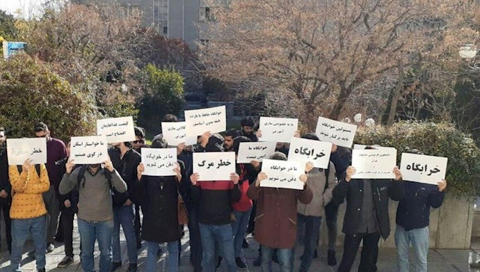 دانشجوان ساکن خوابگاه پسرانه دانشگاه تهران 