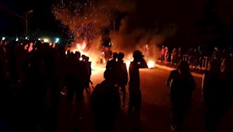 قیام‌کنندگان عراقی در ناصریه، دفاتر گروهها و احزاب وابسته به رژیم آخوندی را به آتش کشیدند