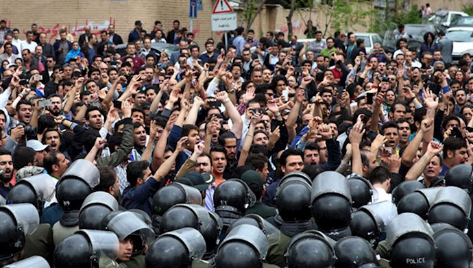 قیام سراسری مردم ایران - عکس از آرشیو