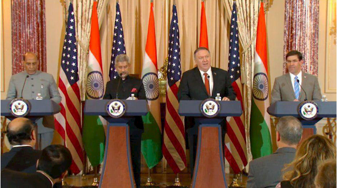 مایک پمپئو، وزیر خارجه آمریکا، در جریان یک کنفرانس مشترک با وزیر خارجه هند