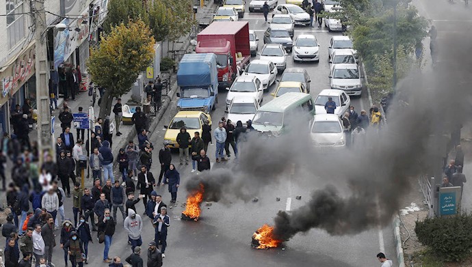 قیام آبان