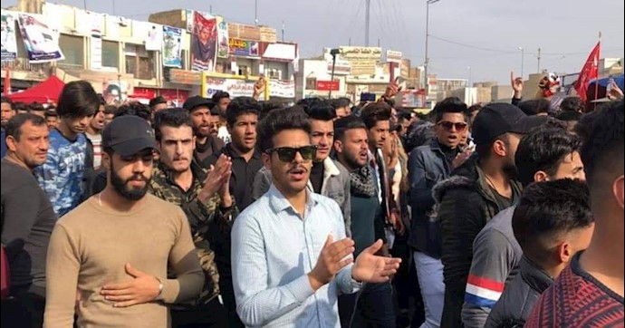 تصویری از حضور مردم و جوانان عراقی در میدان تحریر بغداد 