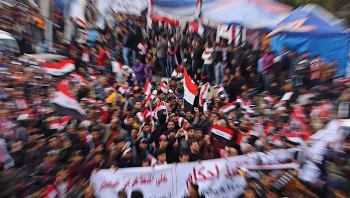 میدان تحریر بغداد - تصویری از دوربین احمد مهنه از شهیدان قیام عراق
