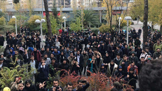 تجمع شماری از دانشجویان دانشگاه امیرکبیر