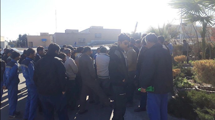 استان یزد.اعتصاب و تجمع اعتراضی کارگران مجتمع معدنی صنعتی چادرملو